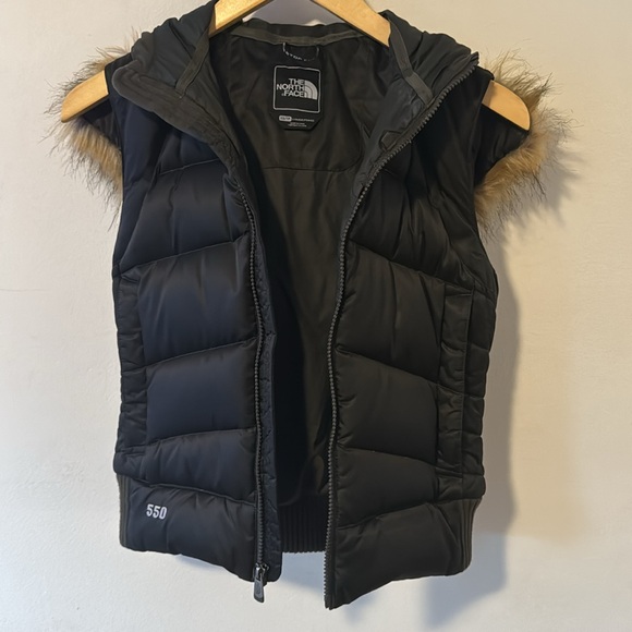 Vintage North Face puffer vest with faux fur hood lining XS - Picture 2 of 11